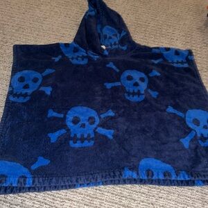 Mini Boden hooded skull towel coverup. Sz 2-5 years, adorable for summer 💀 🌊